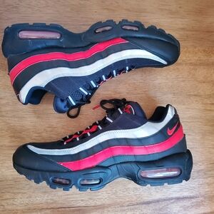Like New!!! Nike Air Max 95 University Red Mens 10
